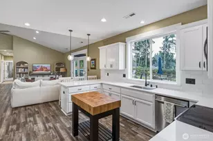 105 Andrew Ct, Castle Rock, WA 98611 - Photo 12