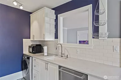 321 Boylston Avenue E #404, Seattle, WA 98102 - Photo 8