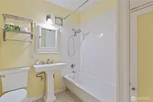 321 Boylston Ave E, Seattle, WA 98102 - Photo 10