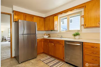 9815 Roosevelt Way NE, Seattle, WA 98115 - Photo 12