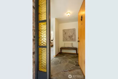 9815 Roosevelt Way NE, Seattle, WA 98115 - Photo 4