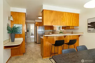 9815 Roosevelt Way NE, Seattle, WA 98115 - Photo 14