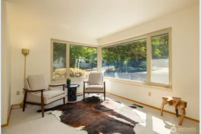 9815 Roosevelt Way NE, Seattle, WA 98115 - Photo 6