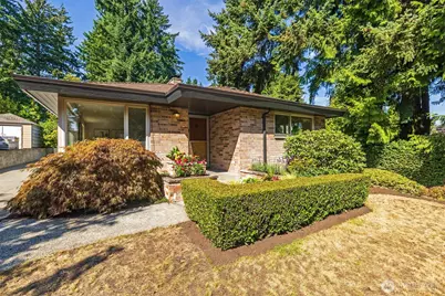 9815 Roosevelt Way NE, Seattle, WA 98115 - Photo 1
