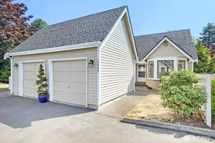 10063 Wallingford Ave N, Seattle, WA 98133 - Photo 2