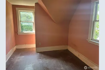5247 Brooklyn Avenue NE, Seattle, WA 98105 - Photo 10