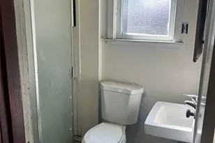 5247 Brooklyn Ave NE, Seattle, WA 98105 - Photo 6