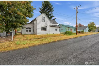 842 NW New York Avenue, Chehalis, WA 98532 - Photo 1