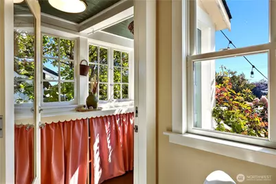 1023 N 49th Street, Seattle, WA 98103 - Photo 16