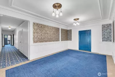 615 Boren Avenue #8, Seattle, WA 98104 - Photo 2