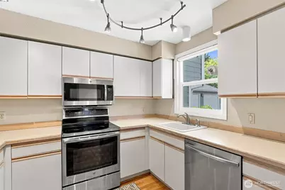 3812 25th Avenue W #4B, Seattle, WA 98199 - Photo 12