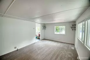 11330 E Riverside Dr, Bothell, WA 98011 - Photo 6
