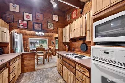 16805 Rainbow Lane E, Greenwater, WA 98022 - Photo 8