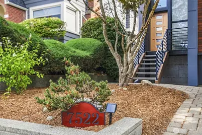 7522 14th Avenue NE, Seattle, WA 98115 - Photo 2