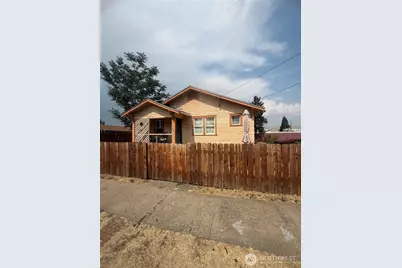 403 Queen Anne, Yakima, WA 98902 - Photo 1