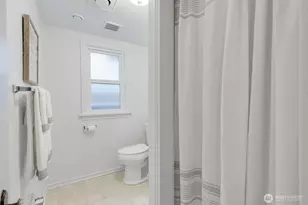 313 NE 76th St, Seattle, WA 98115 - Photo 24