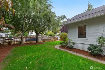 313 NE 76th Street, Seattle, WA 98115 - Photo 32