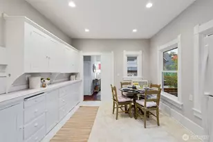 313 NE 76th St, Seattle, WA 98115 - Photo 14