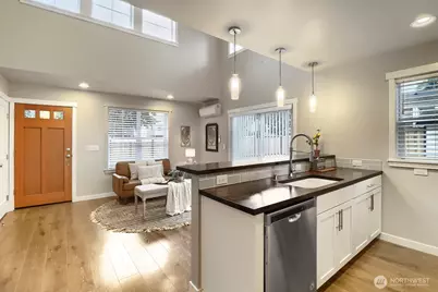 12757 Dayton Avenue N #B, Seattle, WA 98133 - Photo 8