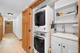 906 11th St, Bellingham, WA 98225 - Photo 30