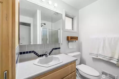15704 121st Avenue SE, Renton, WA 98058 - Photo 16