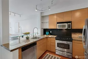 1410 E Pine St, Seattle, WA 98122 - Photo 6