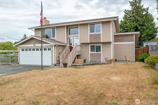 809 NE Perkins St, Coupeville, WA 98239 - Photo 2