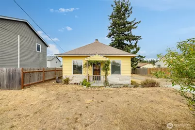 1442 E Whidbey Avenue, Oak Harbor, WA 98277 - Photo 1
