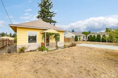 1442 E Whidbey Avenue, Oak Harbor, WA 98277 - Photo 2