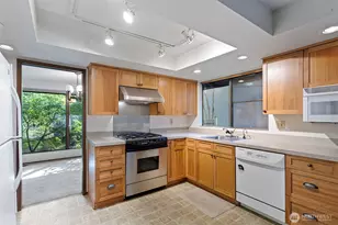 12929 NE 25th Pl, Bellevue, WA 98005 - Photo 22