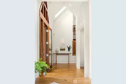 10017 Edgecombe Place NE, Bainbridge Island, WA 98110 - Photo 4