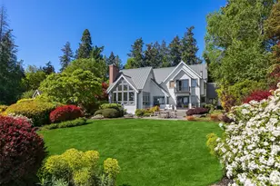 10017 Edgecombe Pl NE, Bainbridge Island, WA 98110 - Photo 2