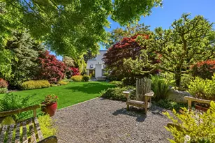 10017 Edgecombe Pl NE, Bainbridge Island, WA 98110 - Photo 32