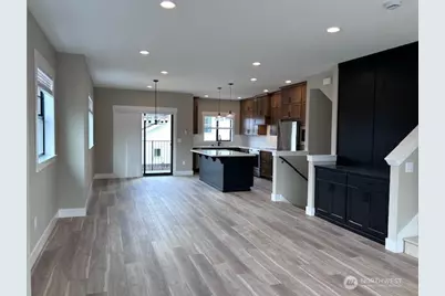 703 5th Street SW #B, Puyallup, WA 98371 - Photo 6