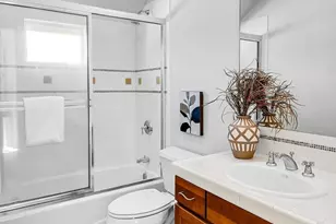 3835a Interlake Ave N, Seattle, WA 98103 - Photo 20