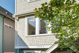 3835a Interlake Ave N, Seattle, WA 98103 - Photo 2