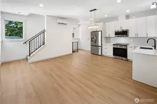 2652 B NW 95th St, Seattle, WA 98117 - Photo 4