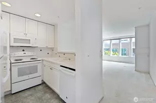 4343 Roosevelt Way NE, Seattle, WA 98105 - Photo 6