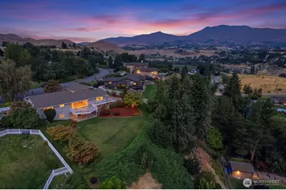 2137 Sunrise Circle, Wenatchee, WA 98801 - Photo 2