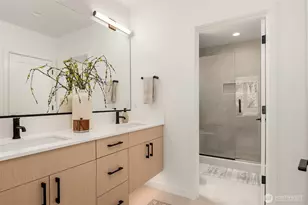 727 15th Ave, Seattle, WA 98122 - Photo 8