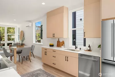 727 15th Avenue #C, Seattle, WA 98122 - Photo 2