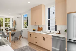 727 15th Ave, Seattle, WA 98122 - Photo 2
