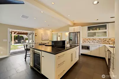 16626 SE 9th Street, Bellevue, WA 98008 - Photo 12