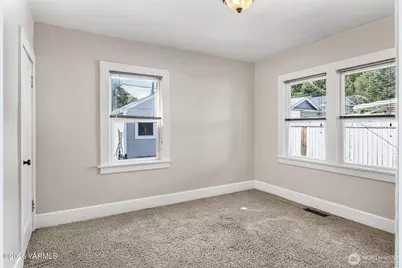 218 S 15th Avenue, Yakima, WA 98902 - Photo 10
