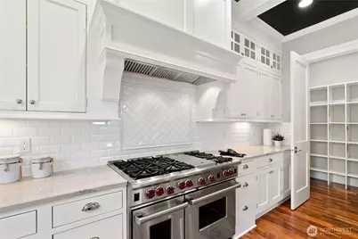 9831 NE 16th Street, Bellevue, WA 98004 - Photo 22