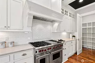 9831 NE 16th St, Bellevue, WA 98004 - Photo 22