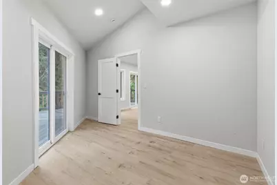 10953 N Madison Avenue NE, Bainbridge Island, WA 98110 - Photo 14