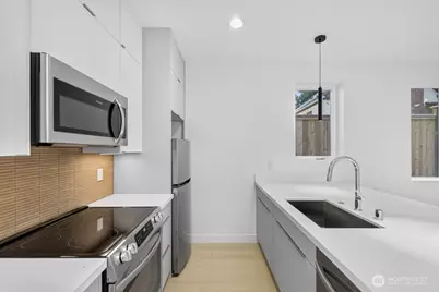 1220 NE 100th Street, Seattle, WA 98125 - Photo 12
