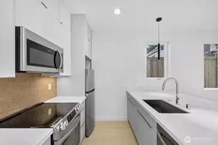 1220 NE 100th St, Seattle, WA 98125 - Photo 12