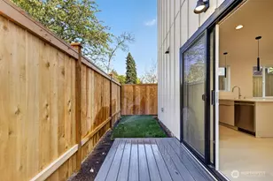 1220 NE 100th St, Seattle, WA 98125 - Photo 24